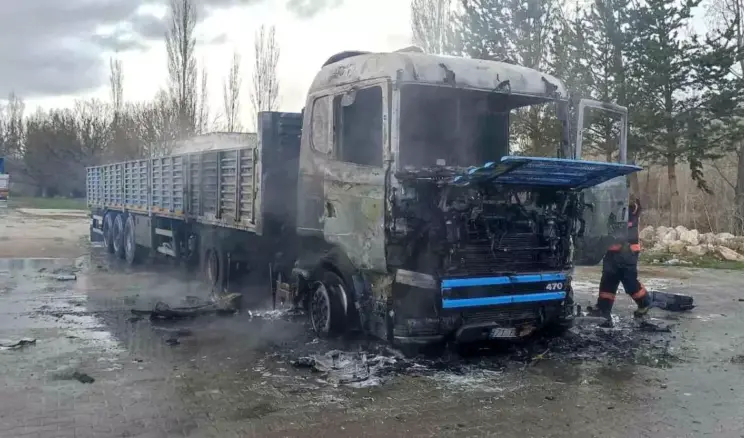 Sivas’ta Tır Yangını Yürekleri Sızlattı