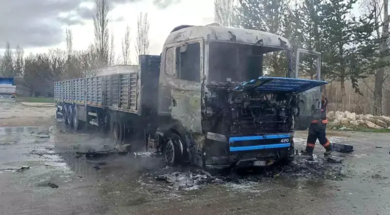 Sivas’ta Tır Yangını Yürekleri Sızlattı